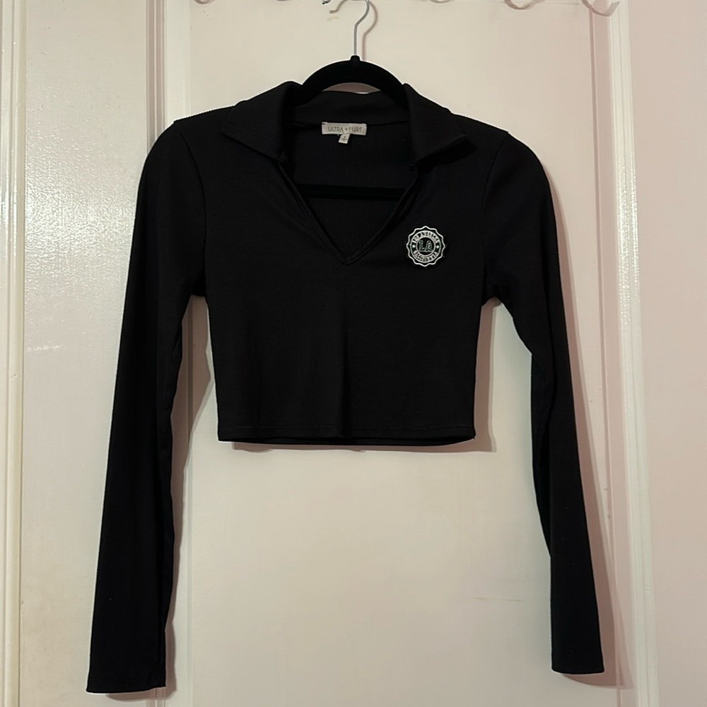 black long sleeve crop top